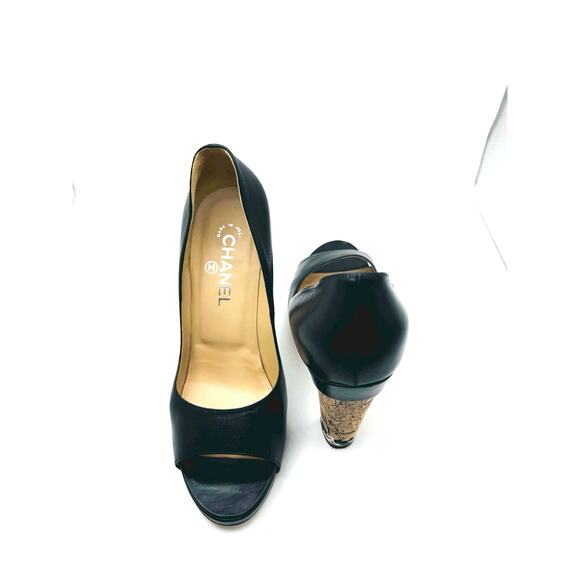 Chanel Black Leather CC Logo Silver Chain Peep Toe Cork Heel Pumps Shoes sz 39.5 - Picture 3 of 14